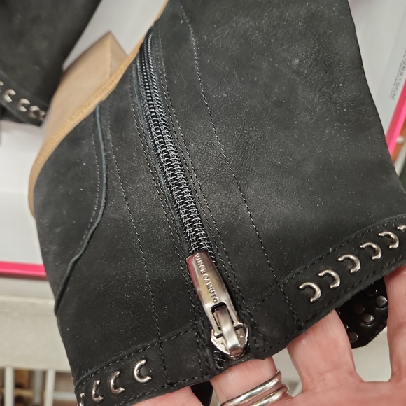 Vince Camuto KEMELLY Ankle Boots Black Tumbled Nubuck Suede Heels Peep Toe NEW - Picture 4 of 10